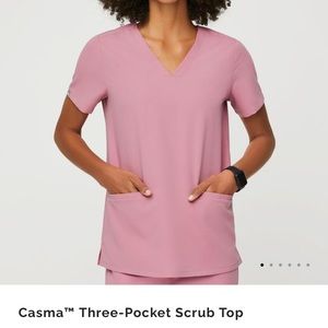 Figs Chalk pink scrub top